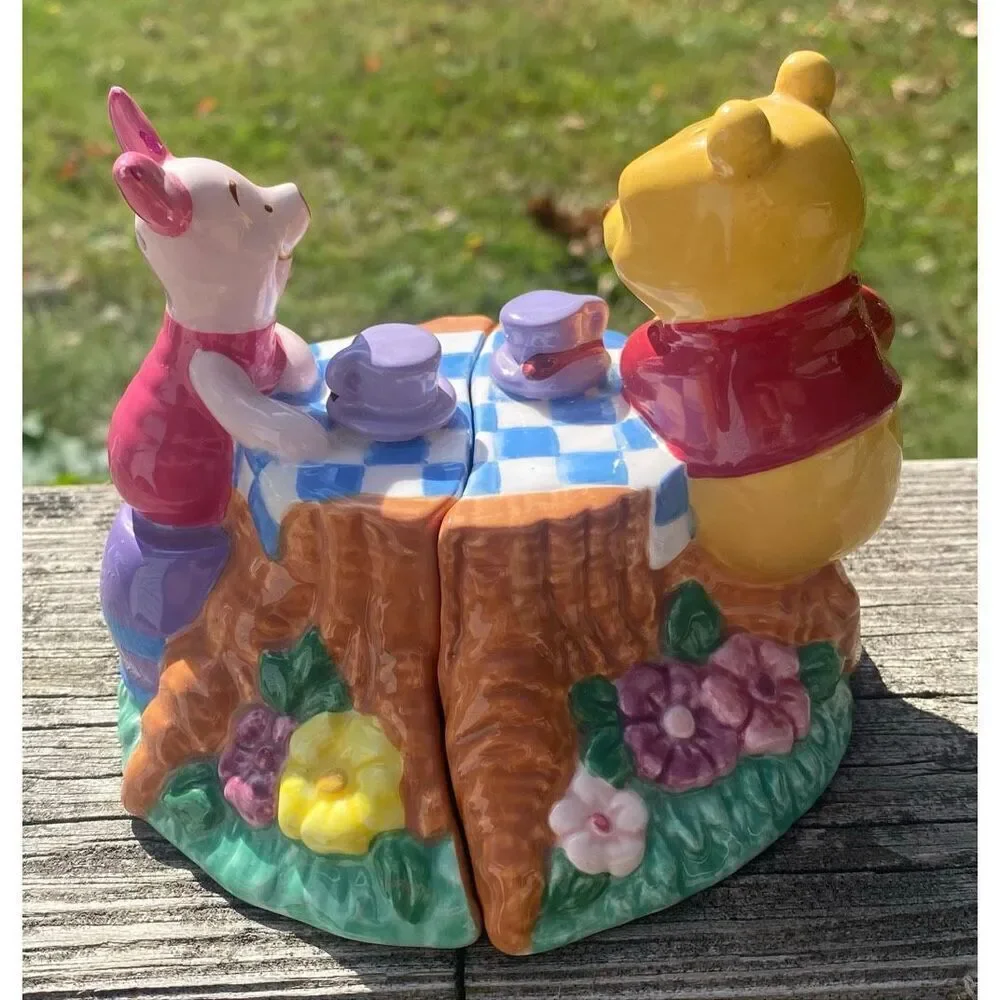 Disney Winnie the Pooh Piglet Salt Pepper Shakers Picnic Table Set Ceramic